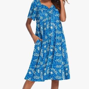 Woman’s house dress with pockets.